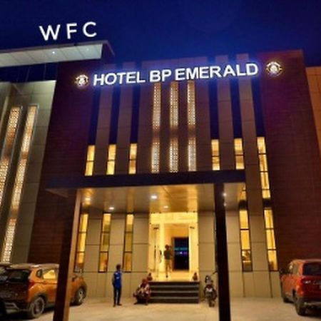 Hotel B P Emerald Mathura Luaran gambar
