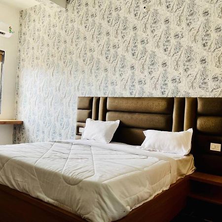 Hotel B P Emerald Mathura Luaran gambar