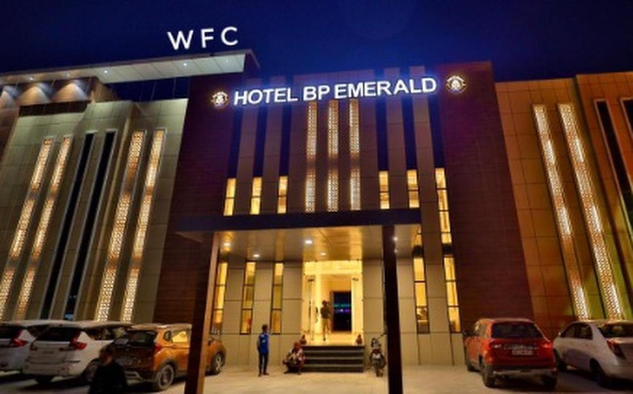 Hotel B P Emerald Mathura Luaran gambar