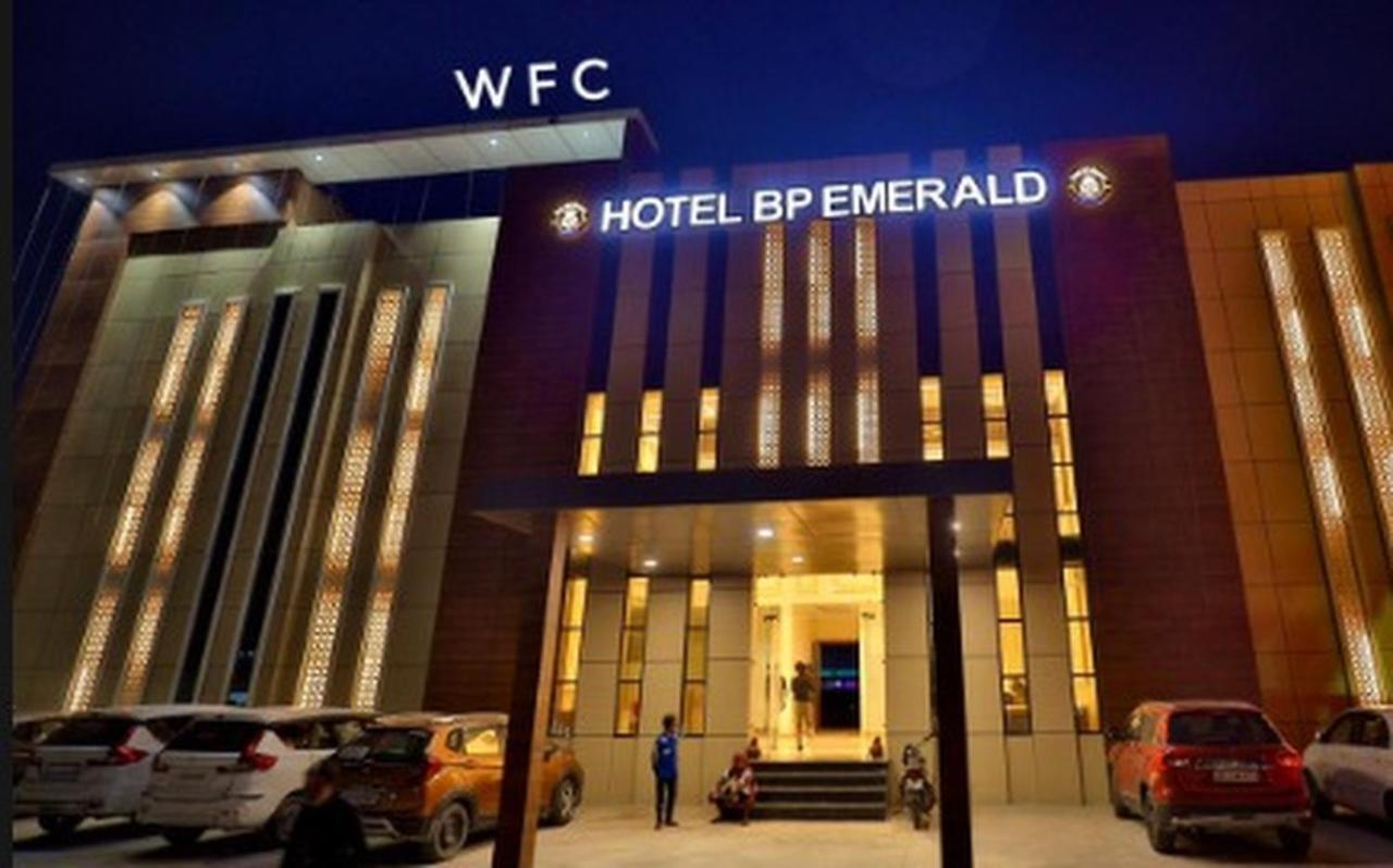 Hotel B P Emerald Mathura Luaran gambar