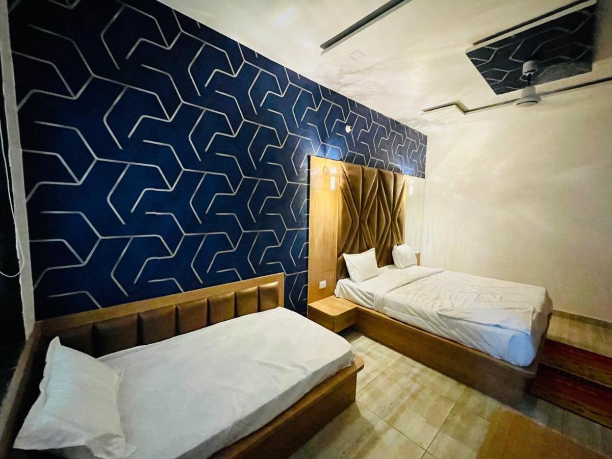 Hotel B P Emerald Mathura Luaran gambar