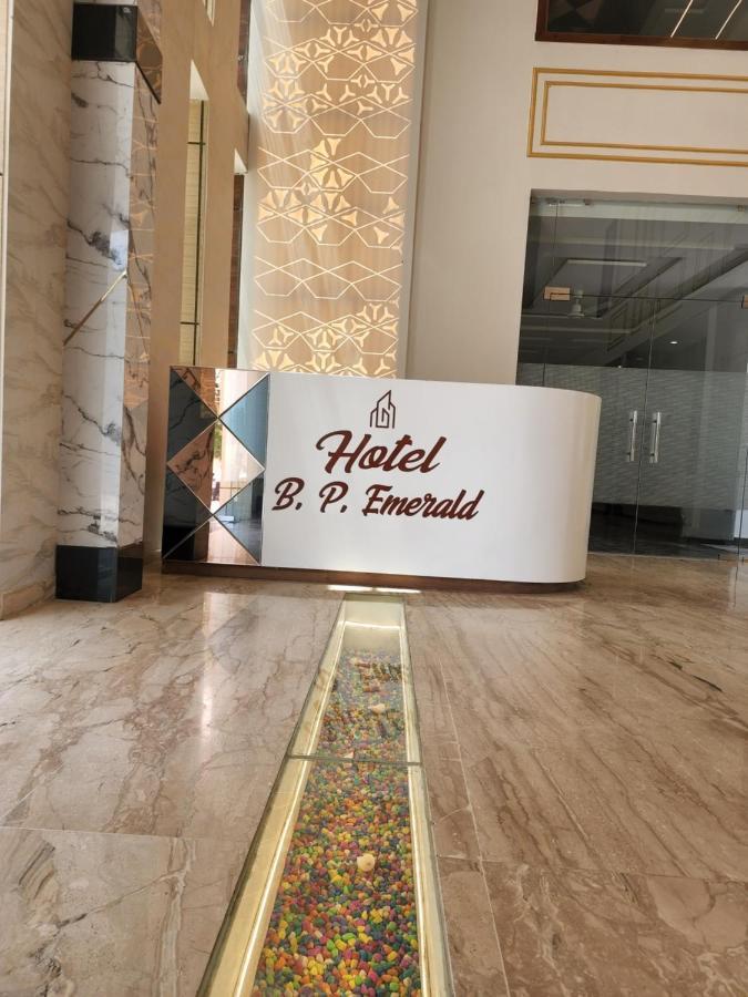 Hotel B P Emerald Mathura Luaran gambar