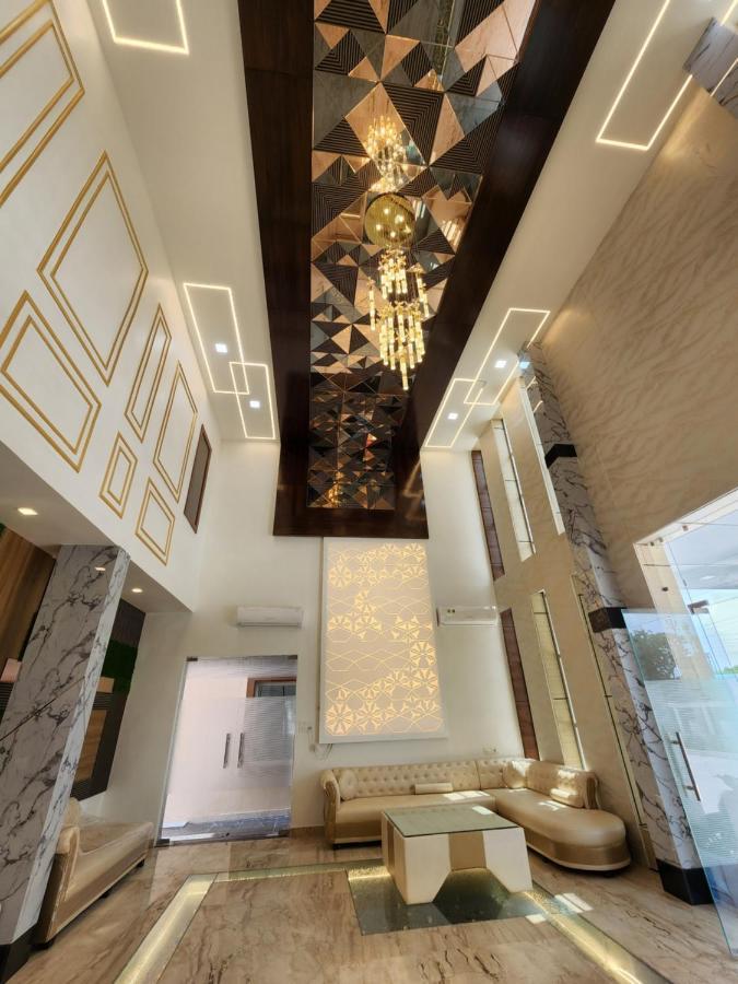 Hotel B P Emerald Mathura Luaran gambar